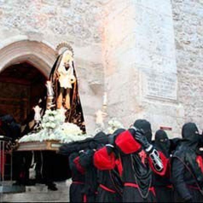 imagenes de la Cofradía de Nuestra Señora de La Soledad y de Santiago